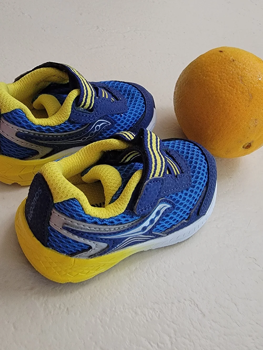 Saucony Kids' Blue & Yellow Lightweight Athletic Shoes - Toddler Size 4.5W